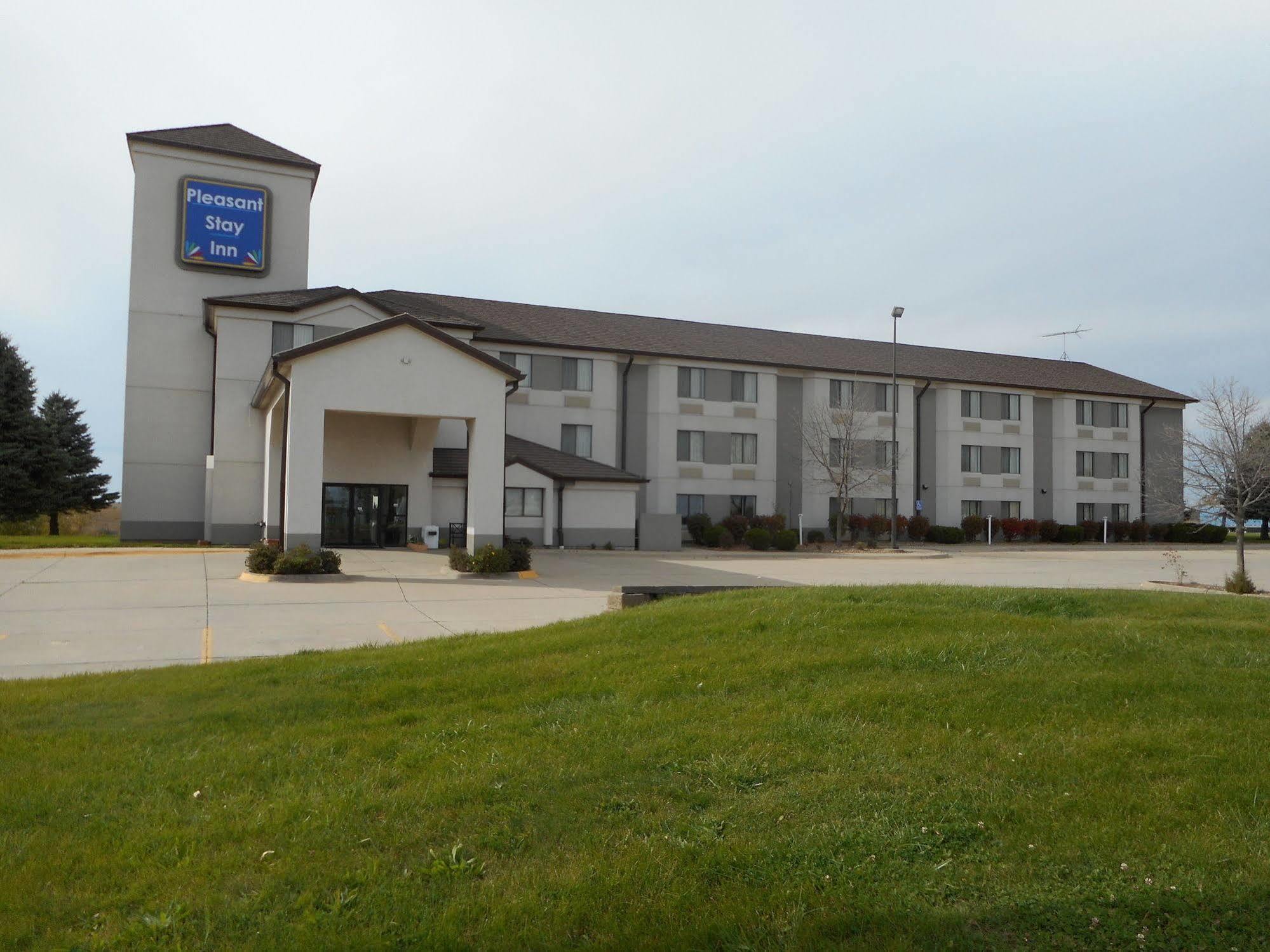 Pleasant Stay Inn & Suites Carnforth Exteriör bild